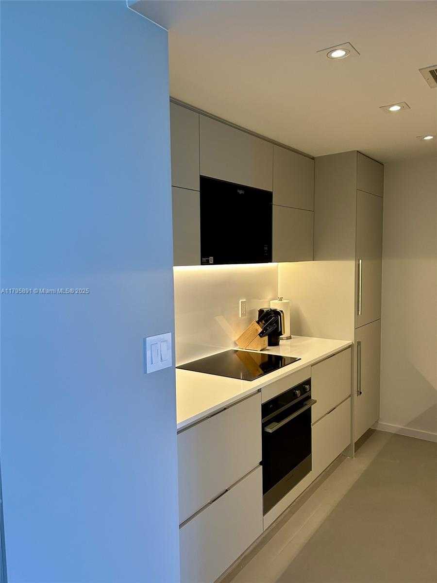 Small Image of 10275 COLLINS AVE #920, Bal Harbour Number 7