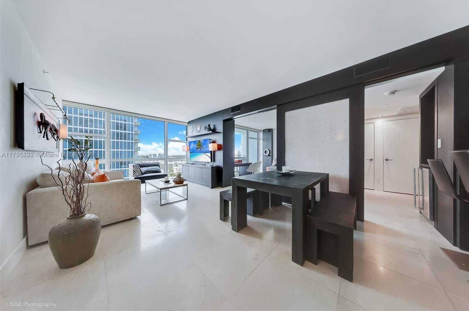 Small Image of 6801 COLLINS AVE #1111, Miami Beach Number 3