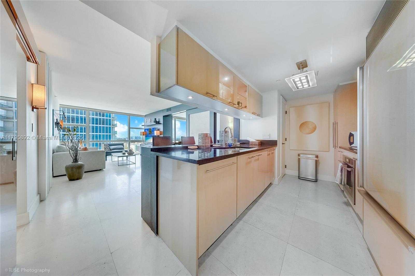 Small Image of 6801 COLLINS AVE #1111, Miami Beach Number 4
