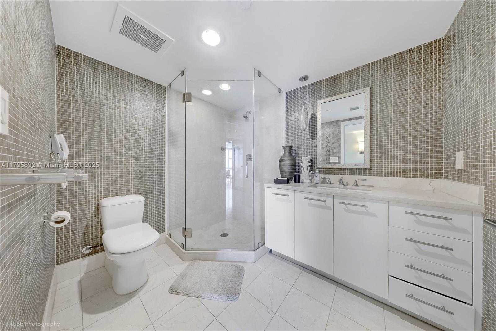 Small Image of 6801 COLLINS AVE #1111, Miami Beach Number 9