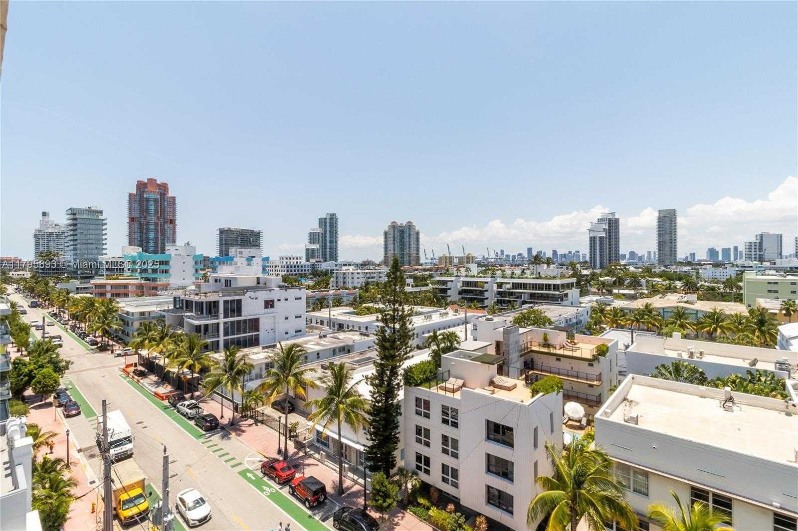 Small Image of 345 OCEAN DR #904, Miami Beach Number 3