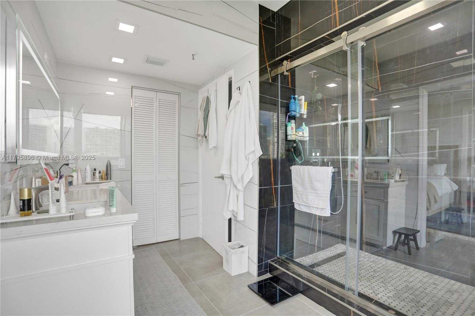 Small Image of 355 Poinciana Island Dr, Sunny Isles Beach, FL 33160, USA Number 15