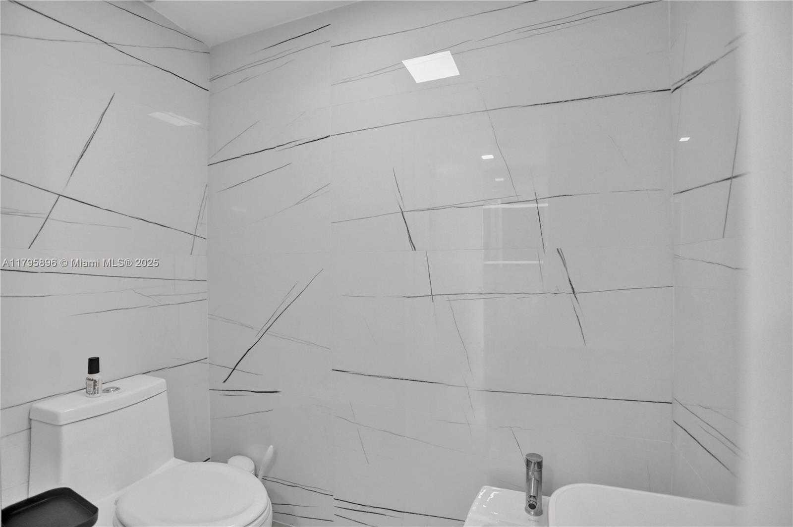 Small Image of 355 Poinciana Island Dr, Sunny Isles Beach, FL 33160, USA Number 17
