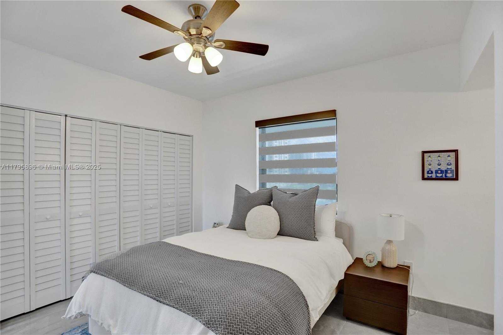 Small Image of 355 Poinciana Island Dr, Sunny Isles Beach, FL 33160, USA Number 18