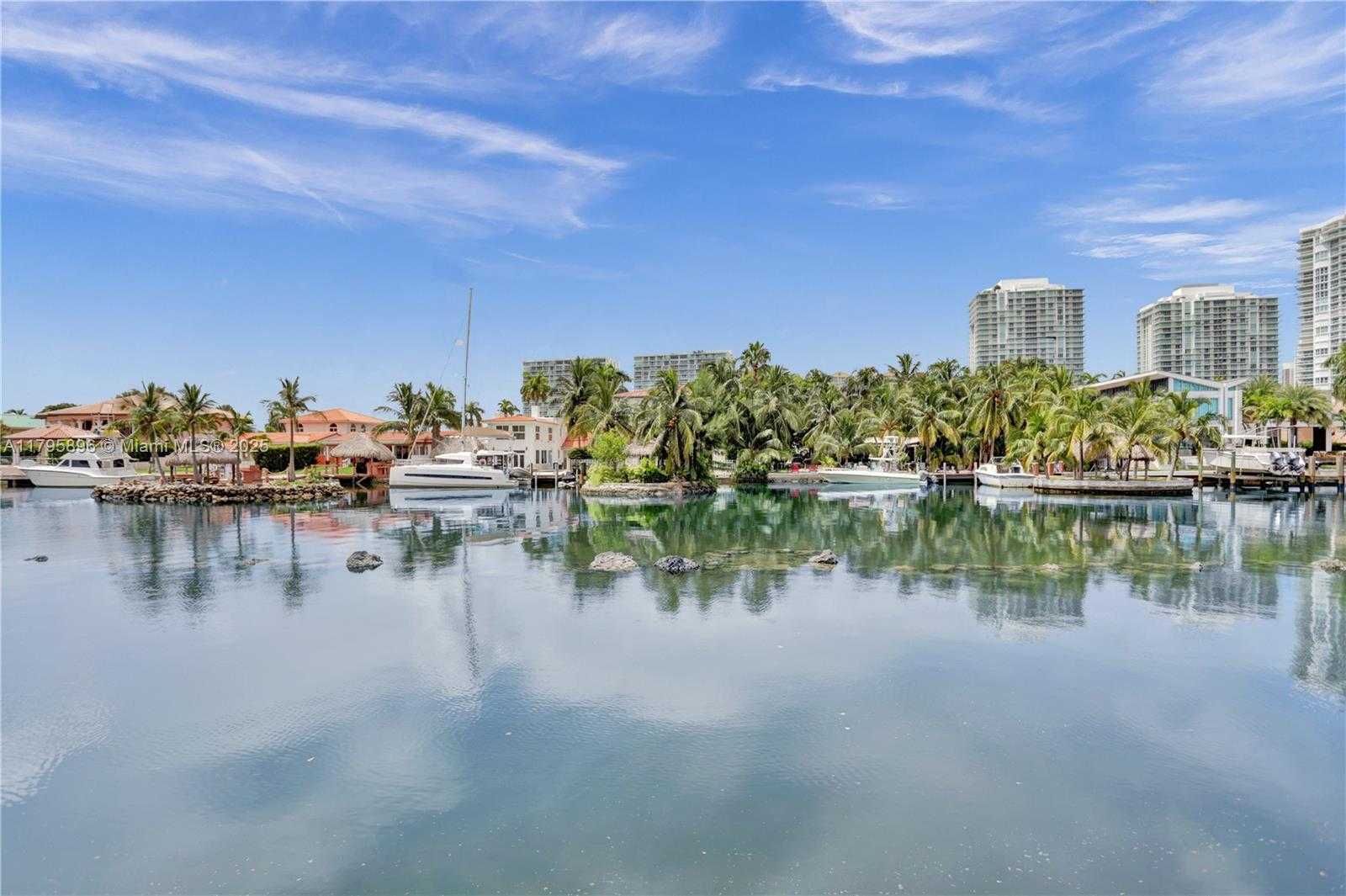 Small Image of 355 Poinciana Island Dr, Sunny Isles Beach, FL 33160, USA Number 25