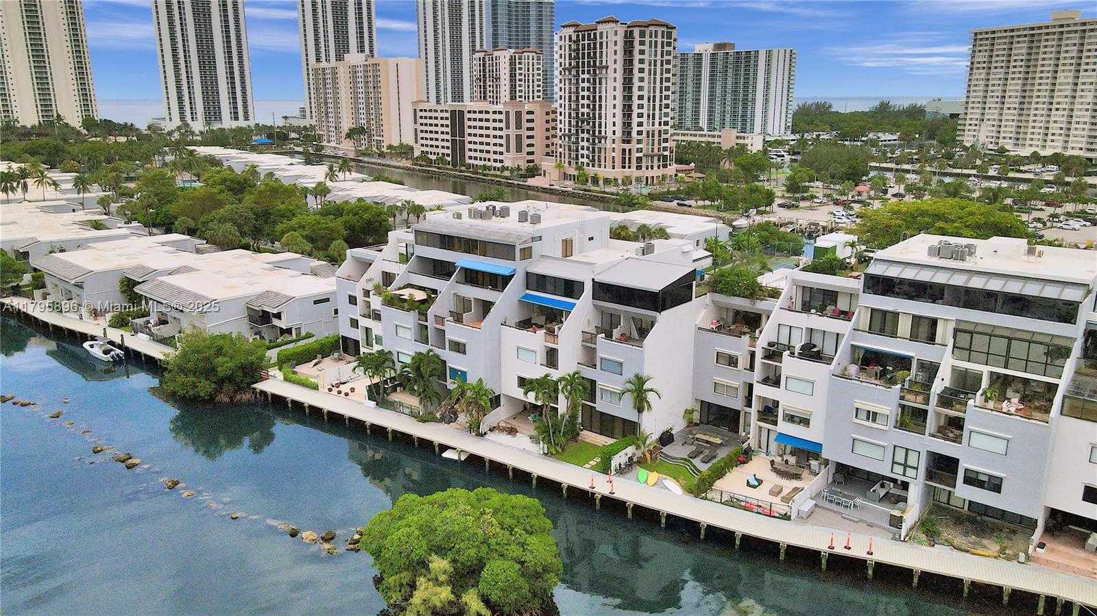 Small Image of 355 Poinciana Island Dr, Sunny Isles Beach, FL 33160, USA Number 28