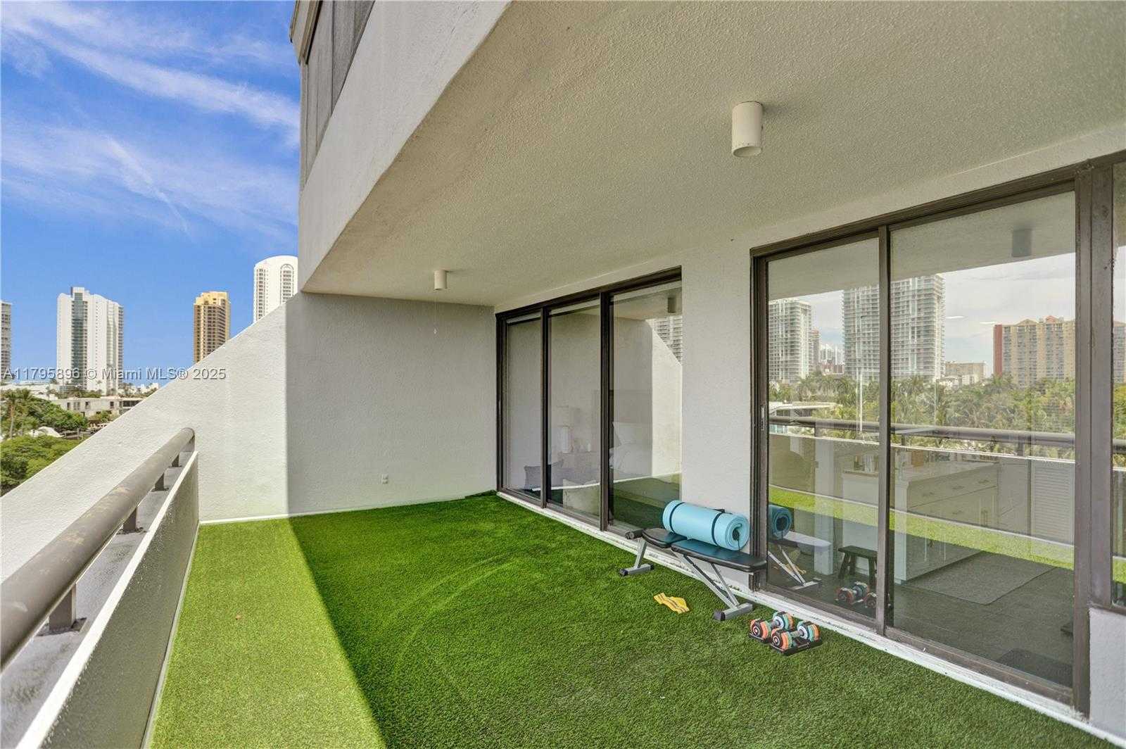 Small Image of 355 Poinciana Island Dr, Sunny Isles Beach, FL 33160, USA Number 3