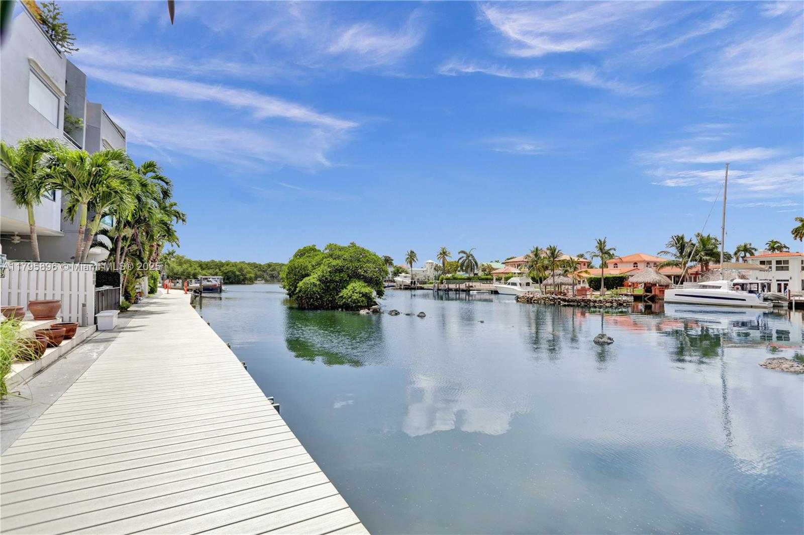 Small Image of 355 Poinciana Island Dr, Sunny Isles Beach, FL 33160, USA Number 4