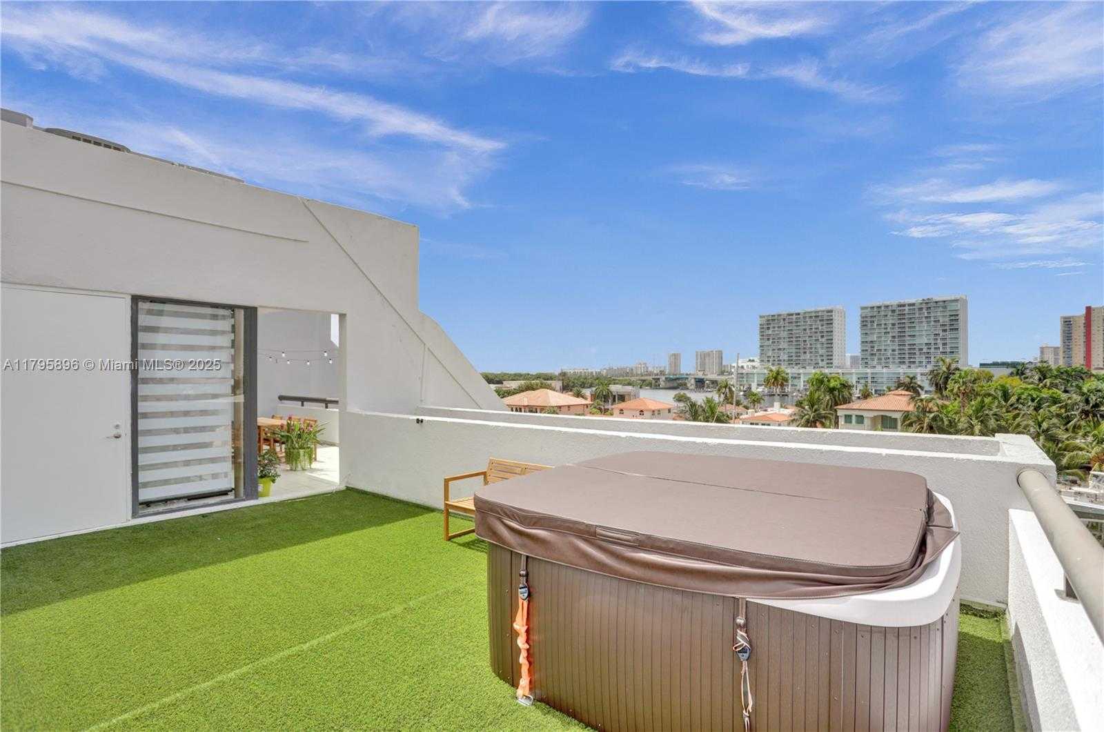 Small Image of 355 Poinciana Island Dr, Sunny Isles Beach, FL 33160, USA Number 6