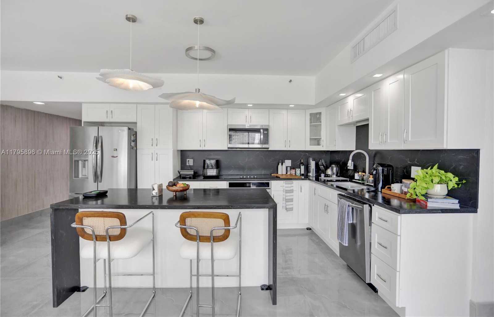 Small Image of 355 Poinciana Island Dr, Sunny Isles Beach, FL 33160, USA Number 9