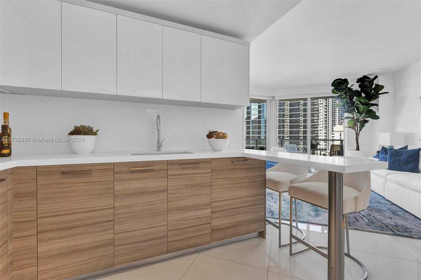 Small Image of 1300 #1802, Miami Number 10