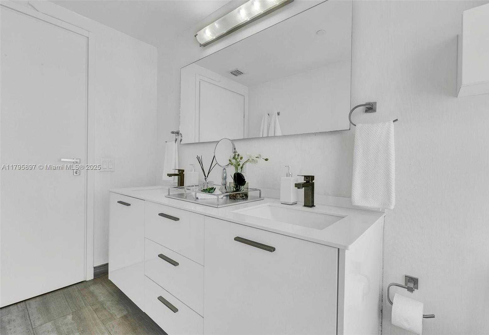 Small Image of 1300 #1802, Miami Number 18