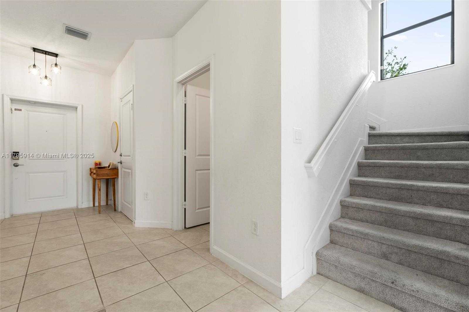 Small Image of 20302 NORTH WEST 6TH PL, Miami Gardens Number 11