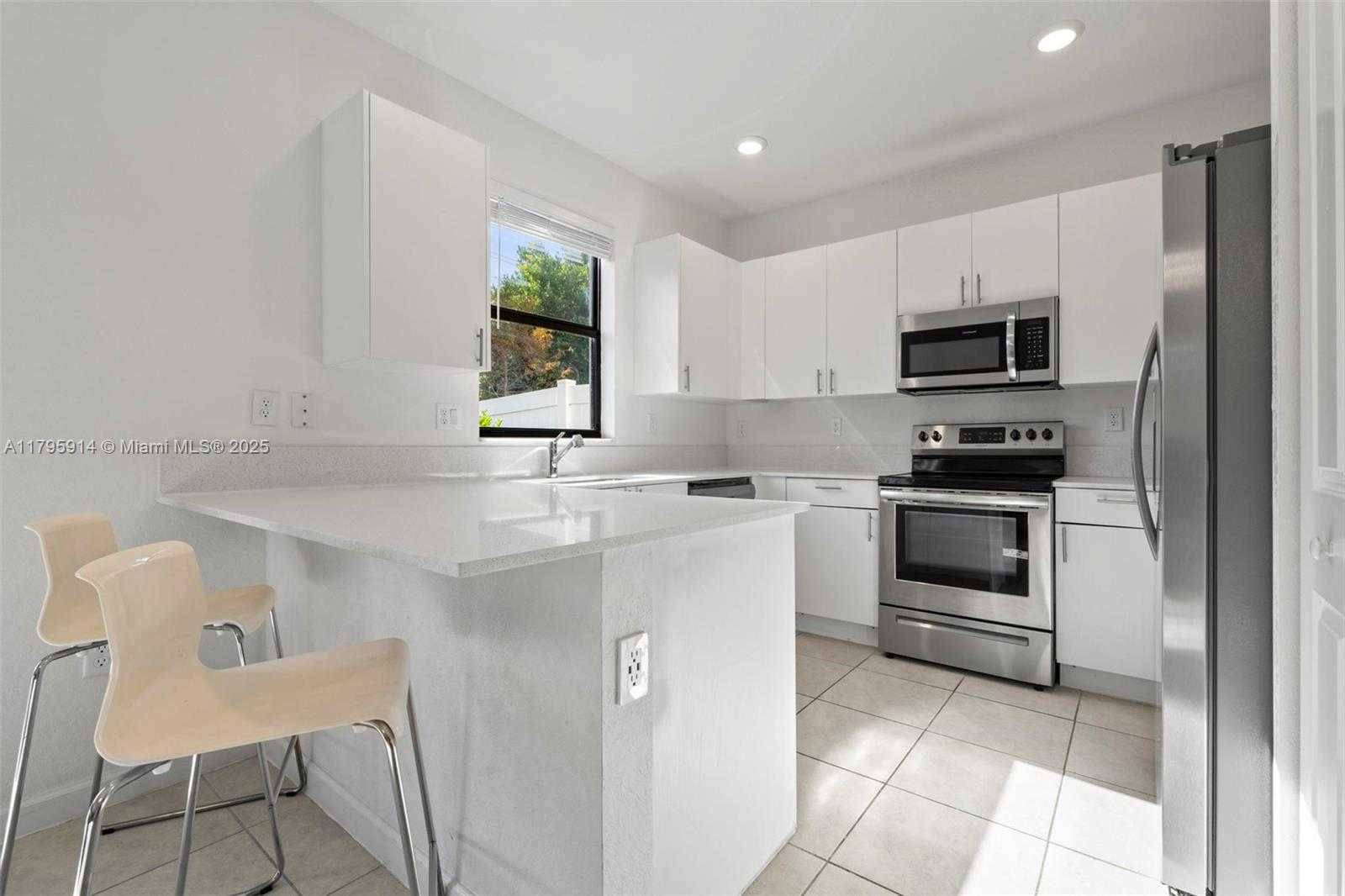 Small Image of 20302 NORTH WEST 6TH PL, Miami Gardens Number 14