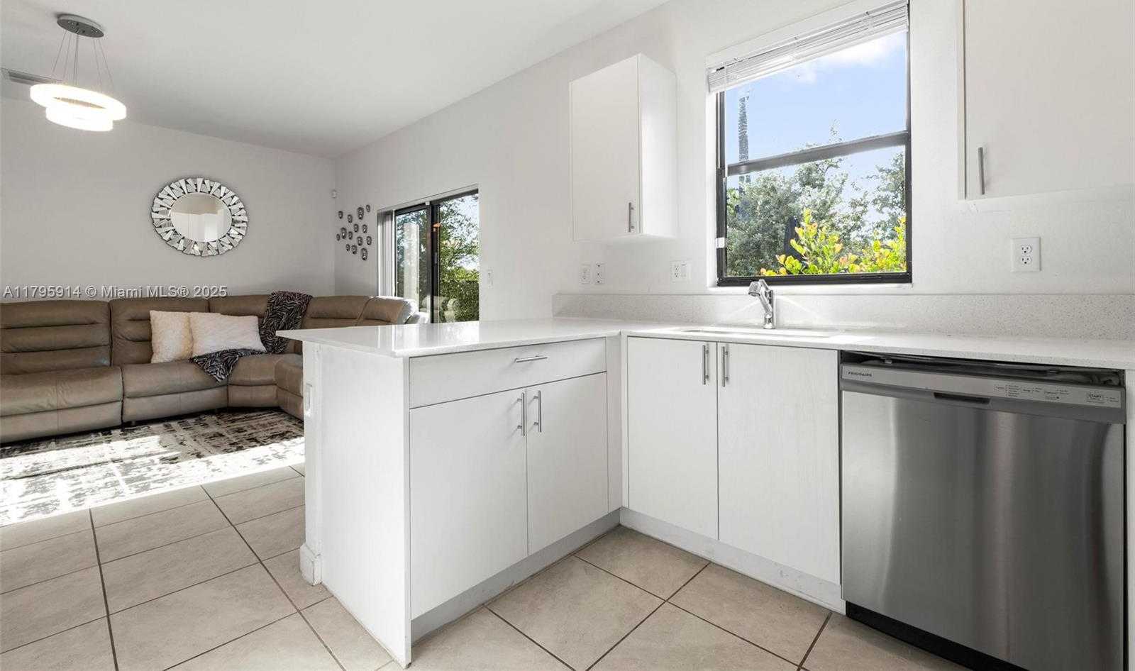 Small Image of 20302 NORTH WEST 6TH PL, Miami Gardens Number 15