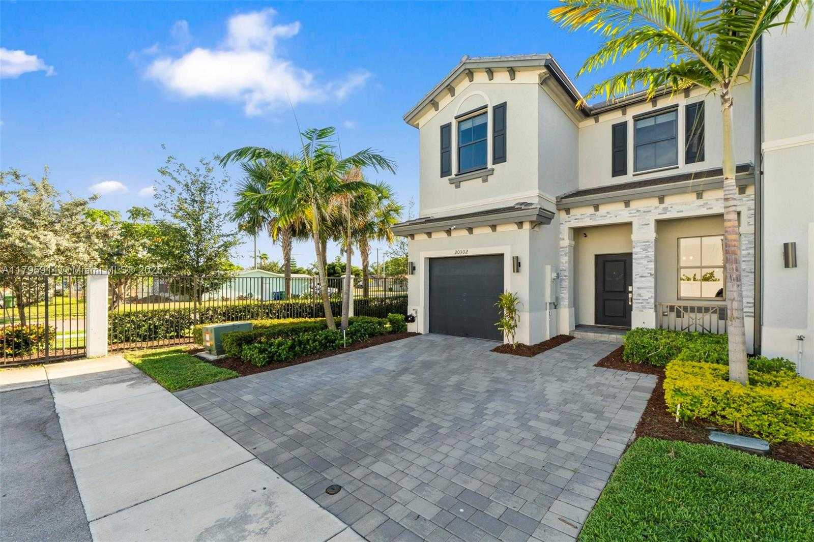 Small Image of 20302 NORTH WEST 6TH PL, Miami Gardens Number 2