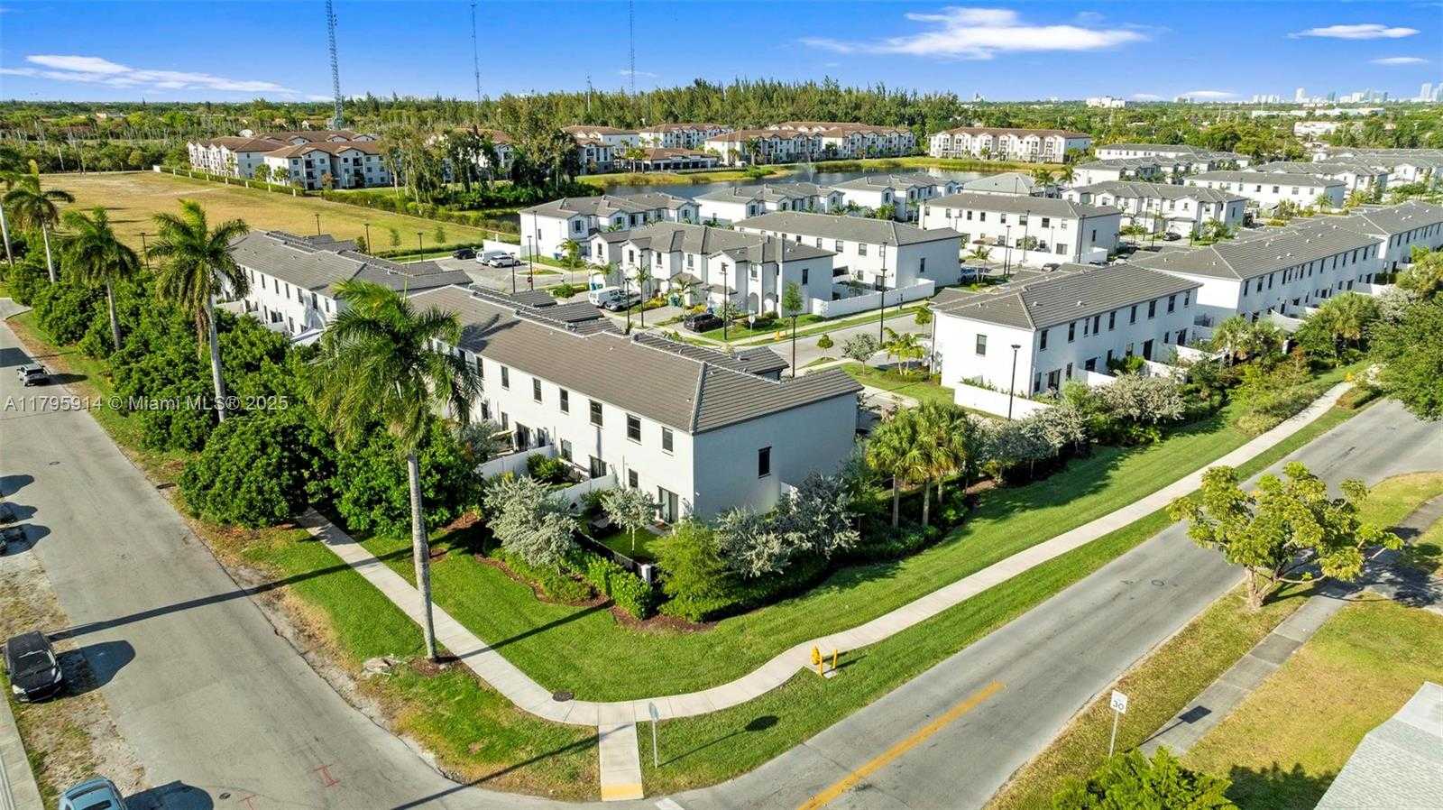 Small Image of 20302 NORTH WEST 6TH PL, Miami Gardens Number 35