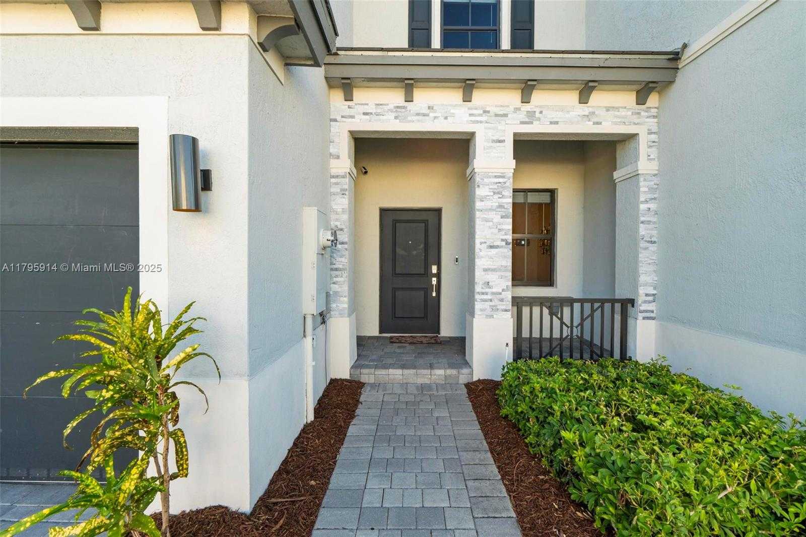 Small Image of 20302 NORTH WEST 6TH PL, Miami Gardens Number 4