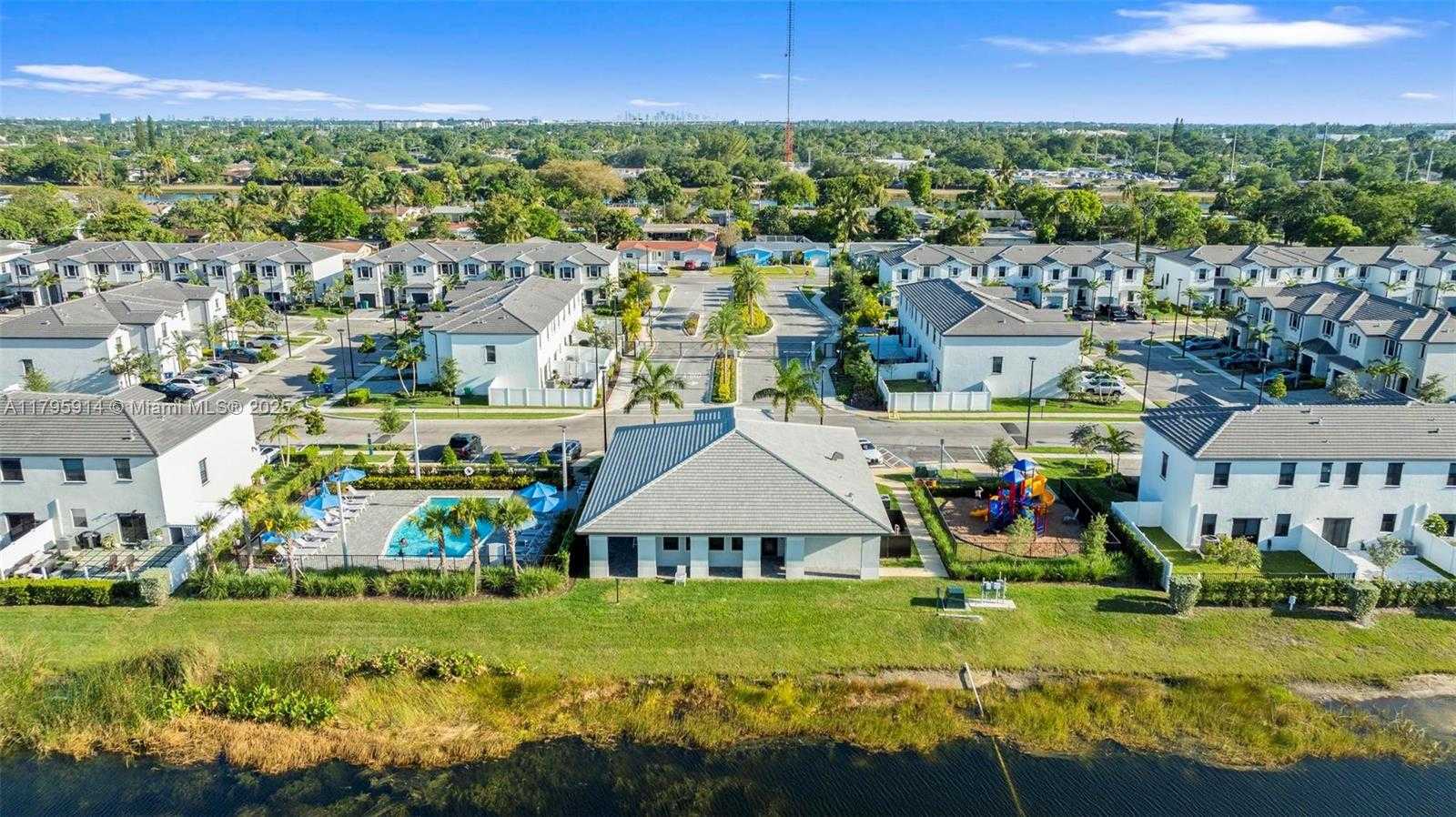 Small Image of 20302 NORTH WEST 6TH PL, Miami Gardens Number 41