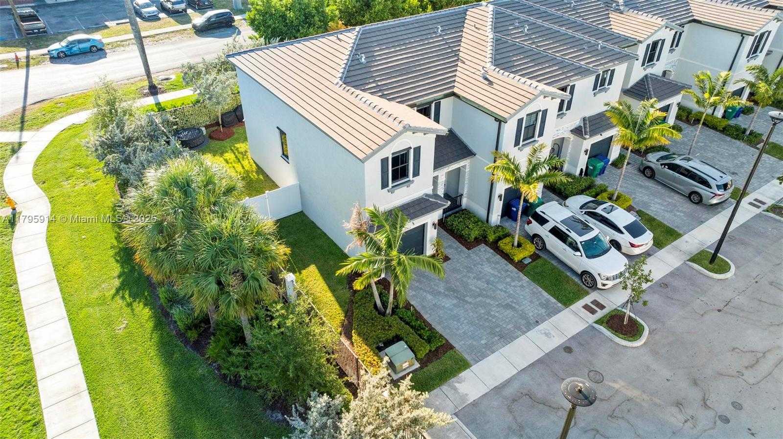 Small Image of 20302 NORTH WEST 6TH PL, Miami Gardens Number 45