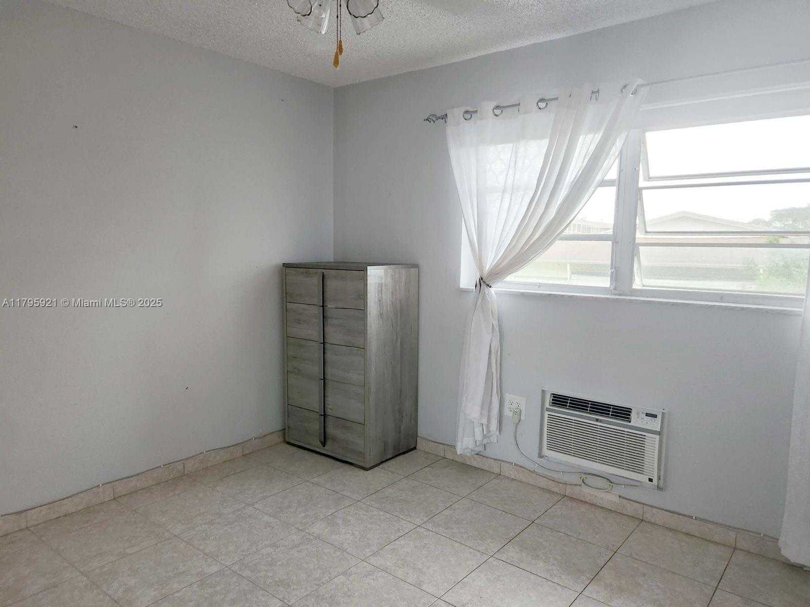 Small Image of 16901 NORTH EAST 13TH AVE #209, Miami Number 11