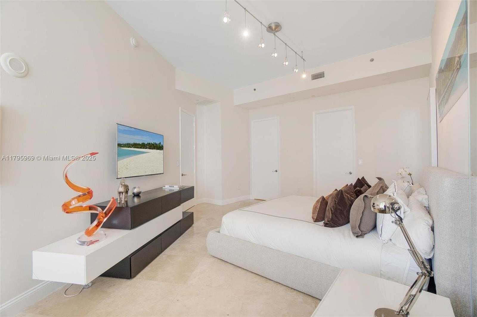 Small Image of 15811 COLLINS AVE #3507, Sunny Isles Beach Number 15