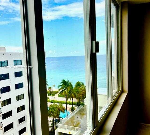 Small Image of 5401 COLLINS AVE #611, Miami Beach Number 2