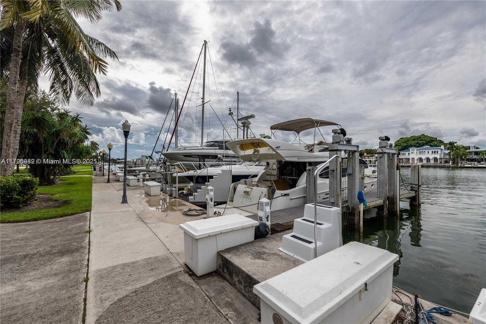 Small Image of 5401 COLLINS AVE #611, Miami Beach Number 22