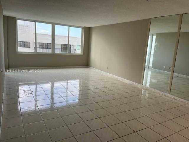 Small Image of 5401 COLLINS AVE #611, Miami Beach Number 3