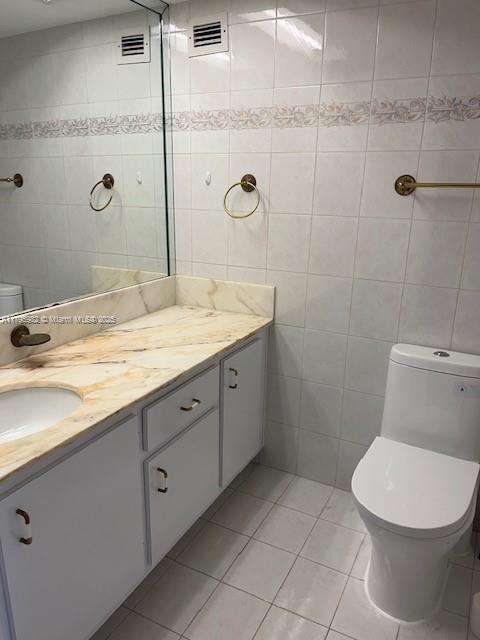 Small Image of 5401 COLLINS AVE #611, Miami Beach Number 8
