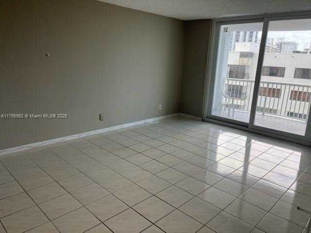 Small Image of 5401 COLLINS AVE #611, Miami Beach Number 9