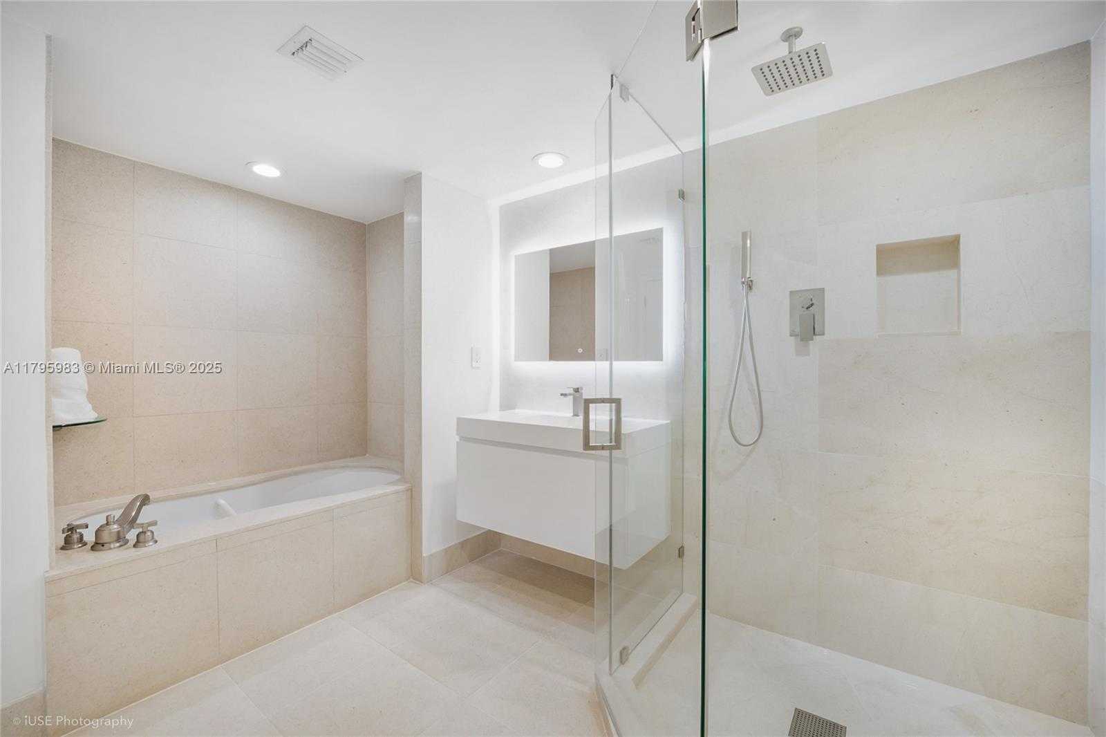 Small Image of 6801 COLLINS AVE #1401, Miami Beach Number 12