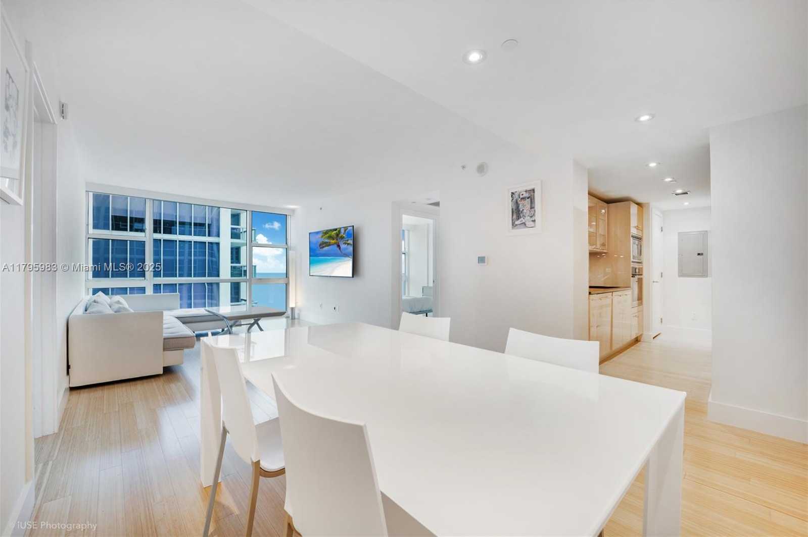 Small Image of 6801 COLLINS AVE #1401, Miami Beach Number 3