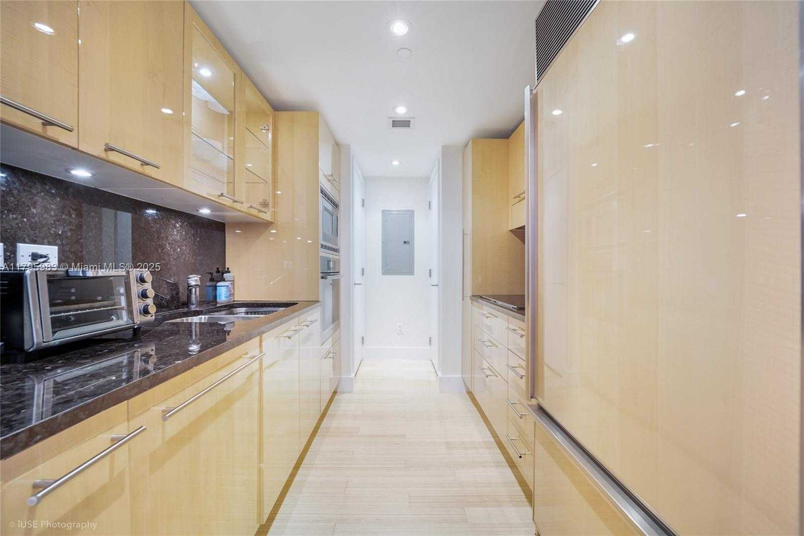 Small Image of 6801 COLLINS AVE #1401, Miami Beach Number 8
