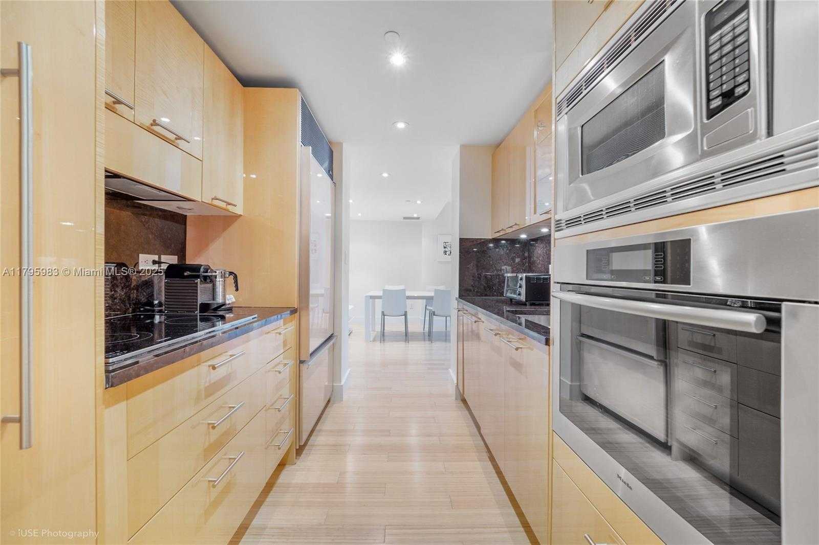 Small Image of 6801 COLLINS AVE #1401, Miami Beach Number 9