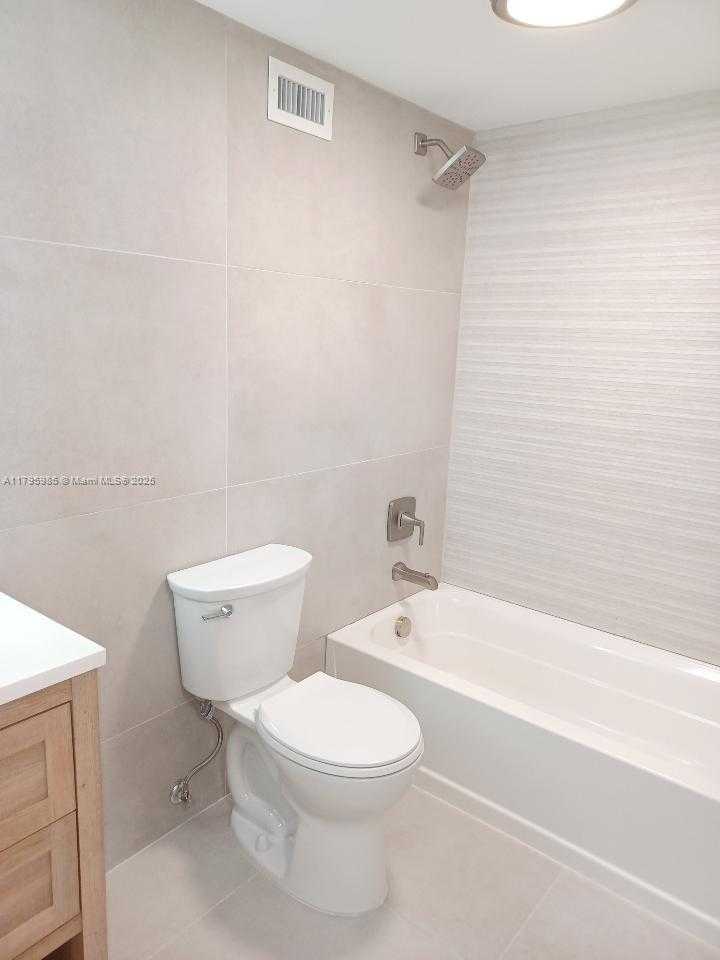 Small Image of 2899 COLLINS AVE #1218, Miami Beach Number 15
