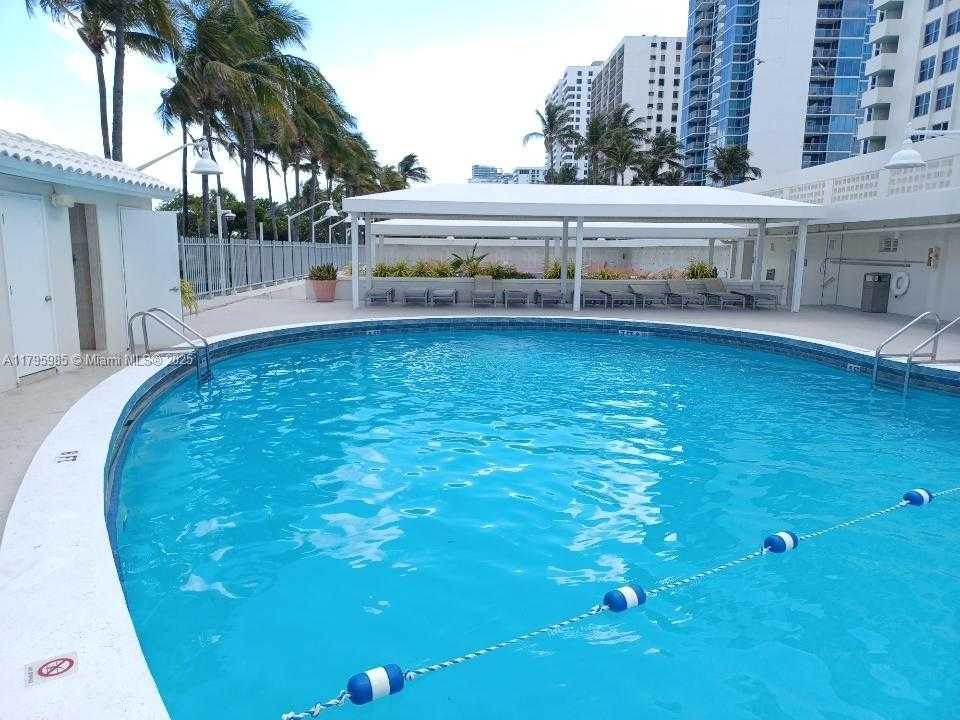 Small Image of 2899 COLLINS AVE #1218, Miami Beach Number 16