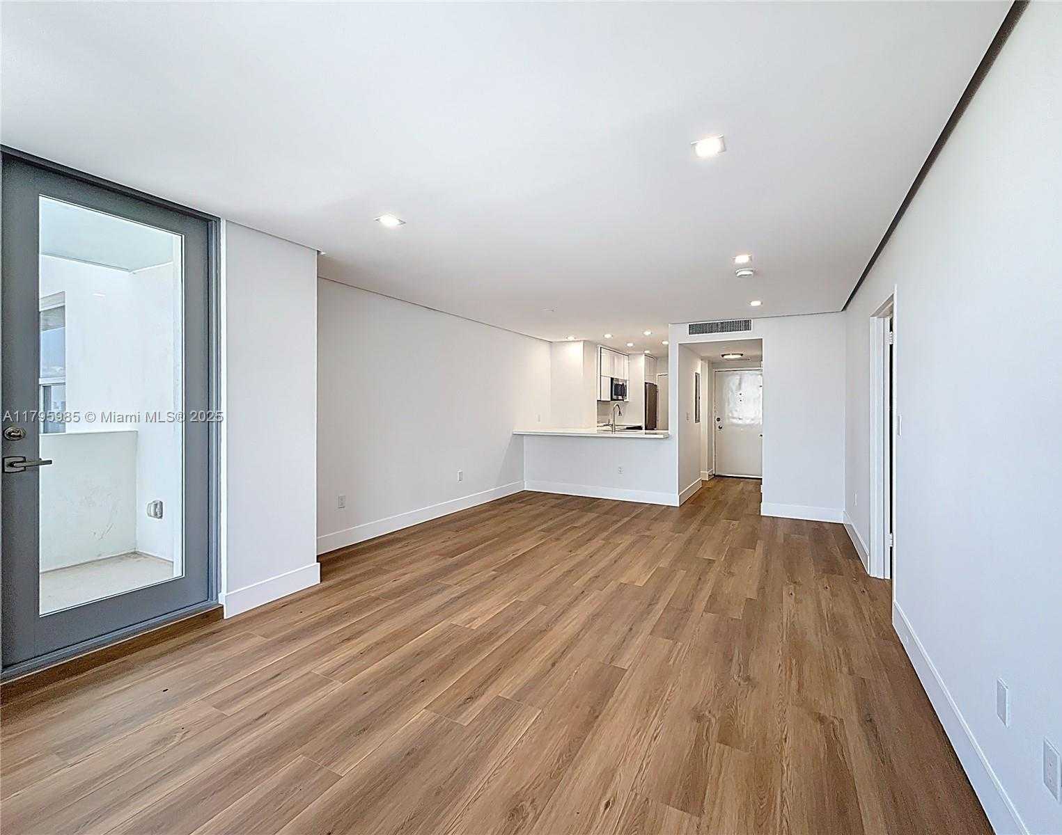 Small Image of 2899 COLLINS AVE #1218, Miami Beach Number 17