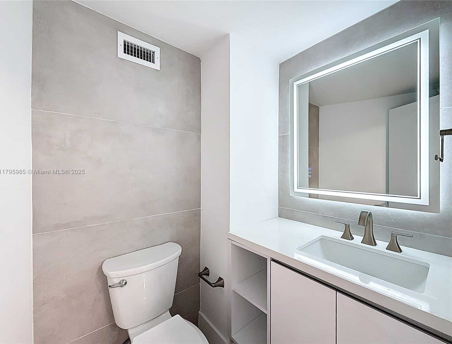 Small Image of 2899 COLLINS AVE #1218, Miami Beach Number 19