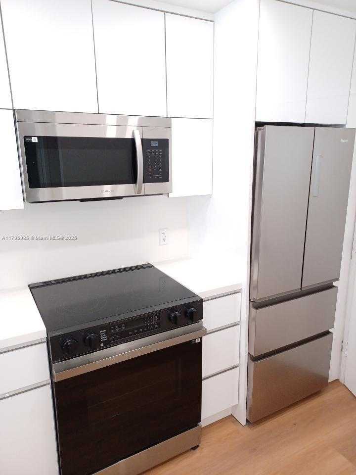 Small Image of 2899 COLLINS AVE #1218, Miami Beach Number 2