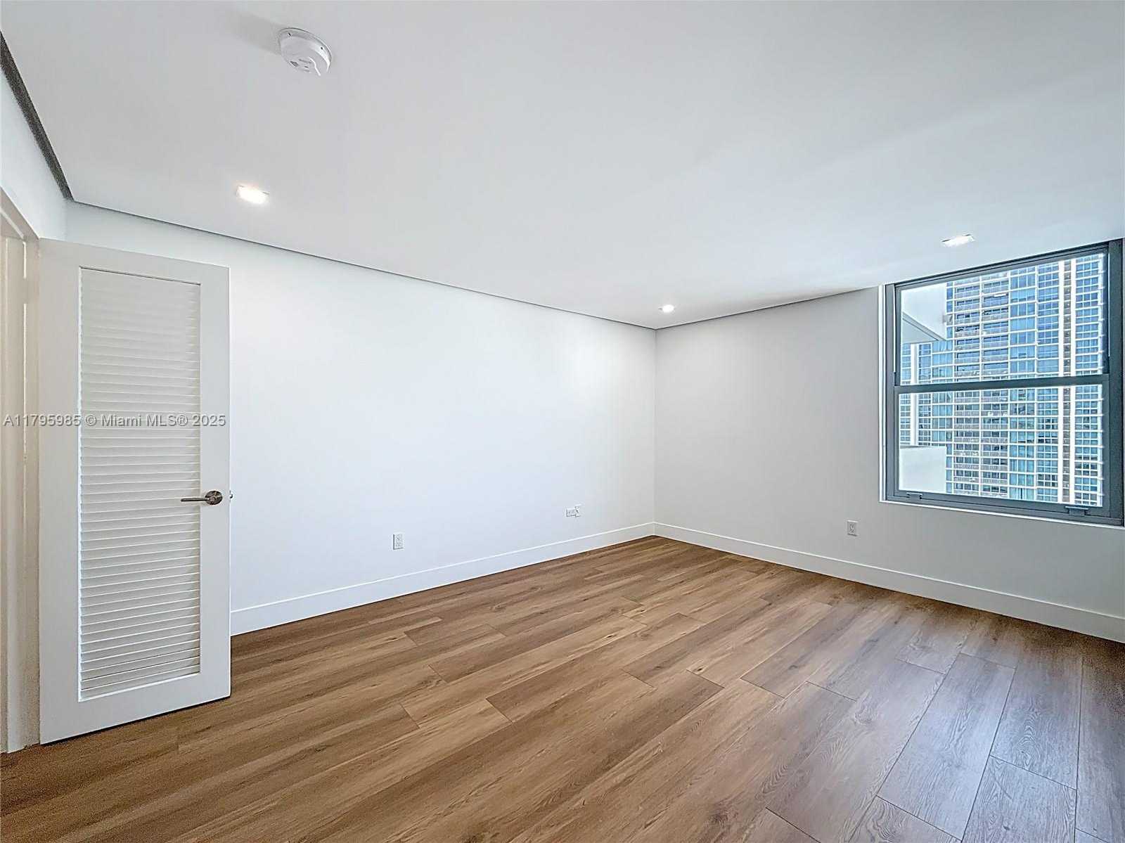 Small Image of 2899 COLLINS AVE #1218, Miami Beach Number 20