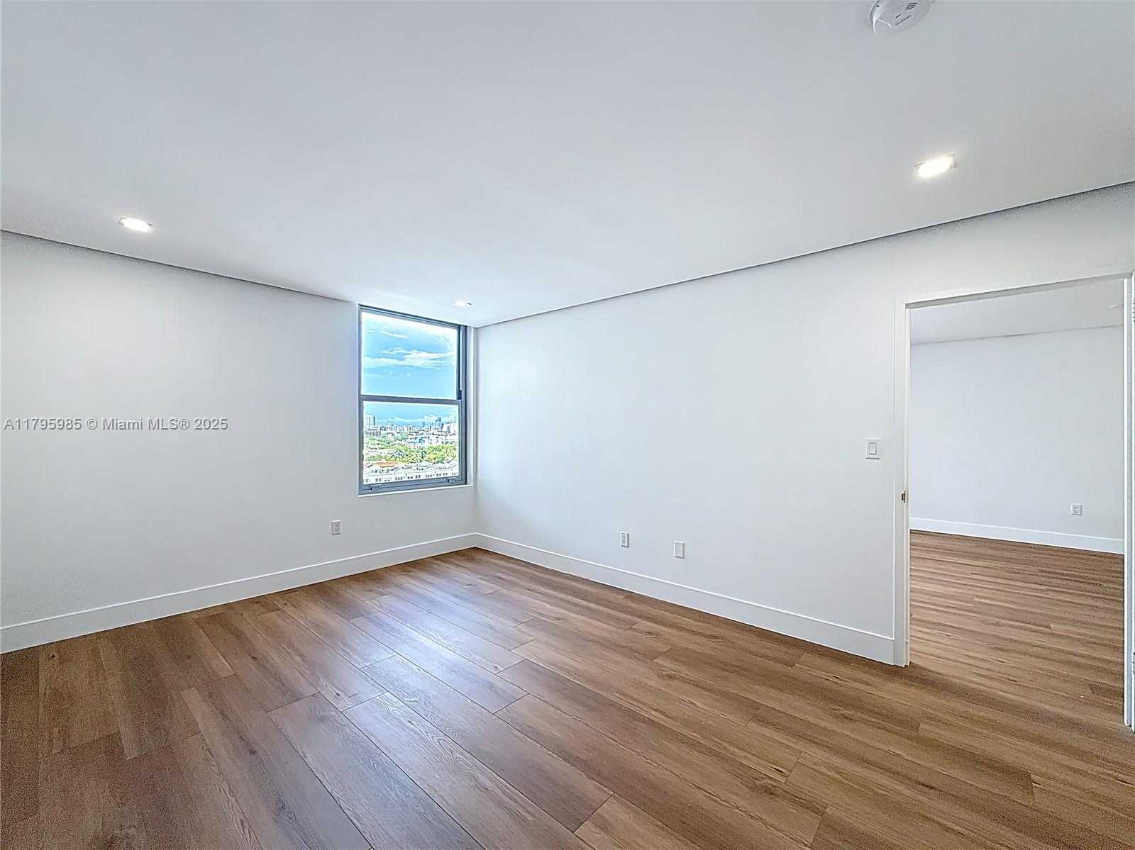 Small Image of 2899 COLLINS AVE #1218, Miami Beach Number 21