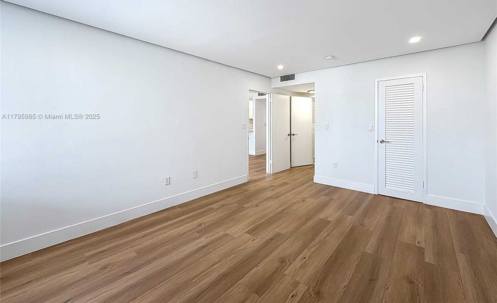 Small Image of 2899 COLLINS AVE #1218, Miami Beach Number 22