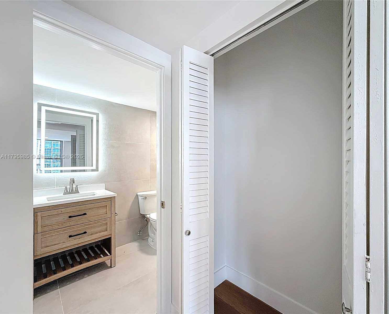 Small Image of 2899 COLLINS AVE #1218, Miami Beach Number 26