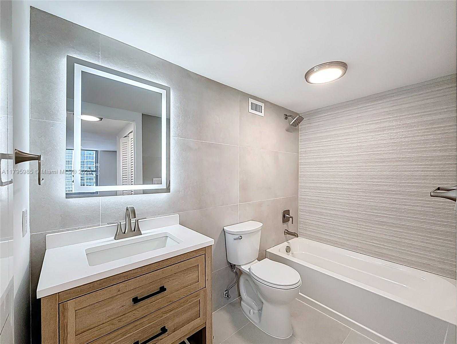 Small Image of 2899 COLLINS AVE #1218, Miami Beach Number 27