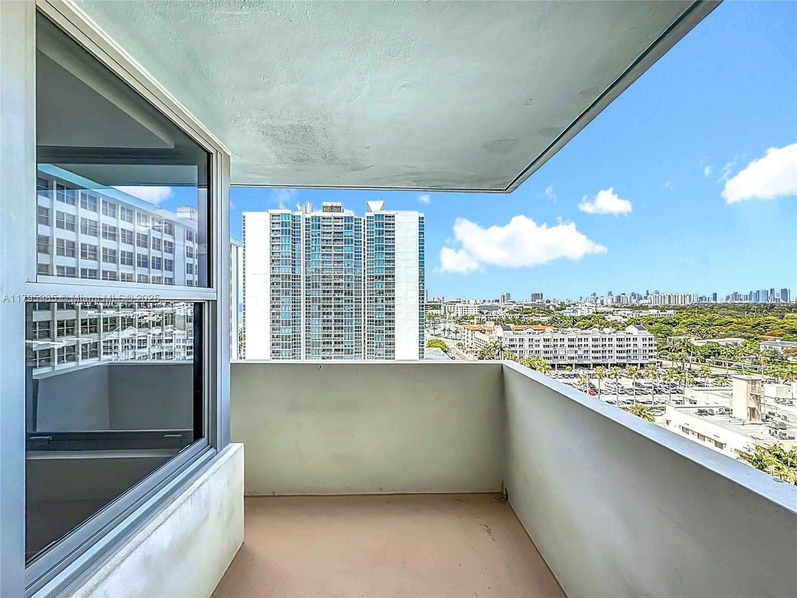 Small Image of 2899 COLLINS AVE #1218, Miami Beach Number 29