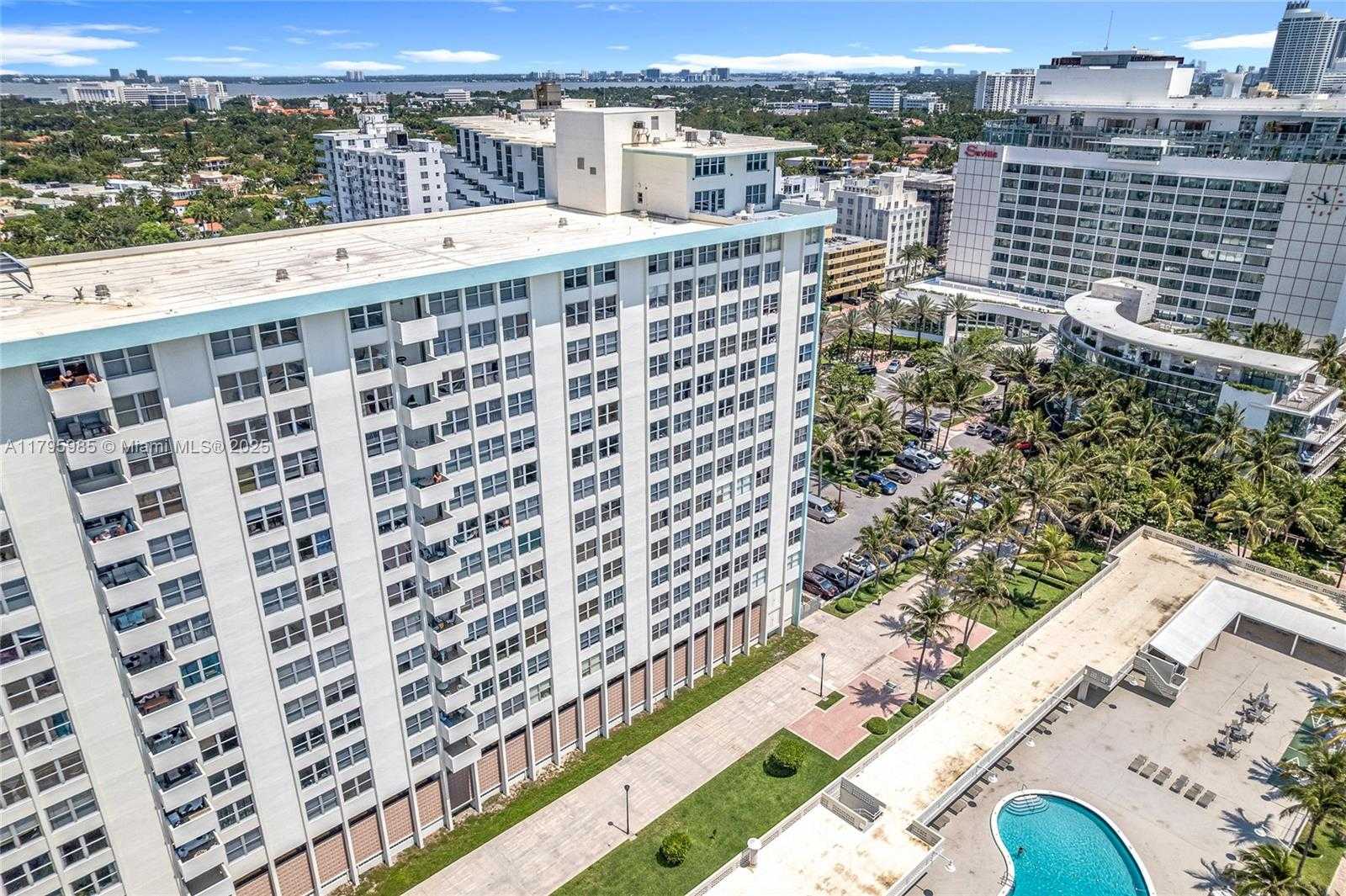 Small Image of 2899 COLLINS AVE #1218, Miami Beach Number 32