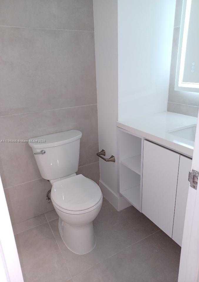 Small Image of 2899 COLLINS AVE #1218, Miami Beach Number 6
