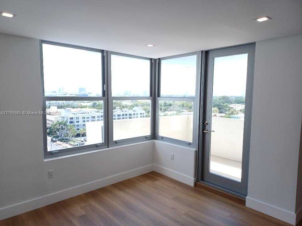 Small Image of 2899 COLLINS AVE #1218, Miami Beach Number 8