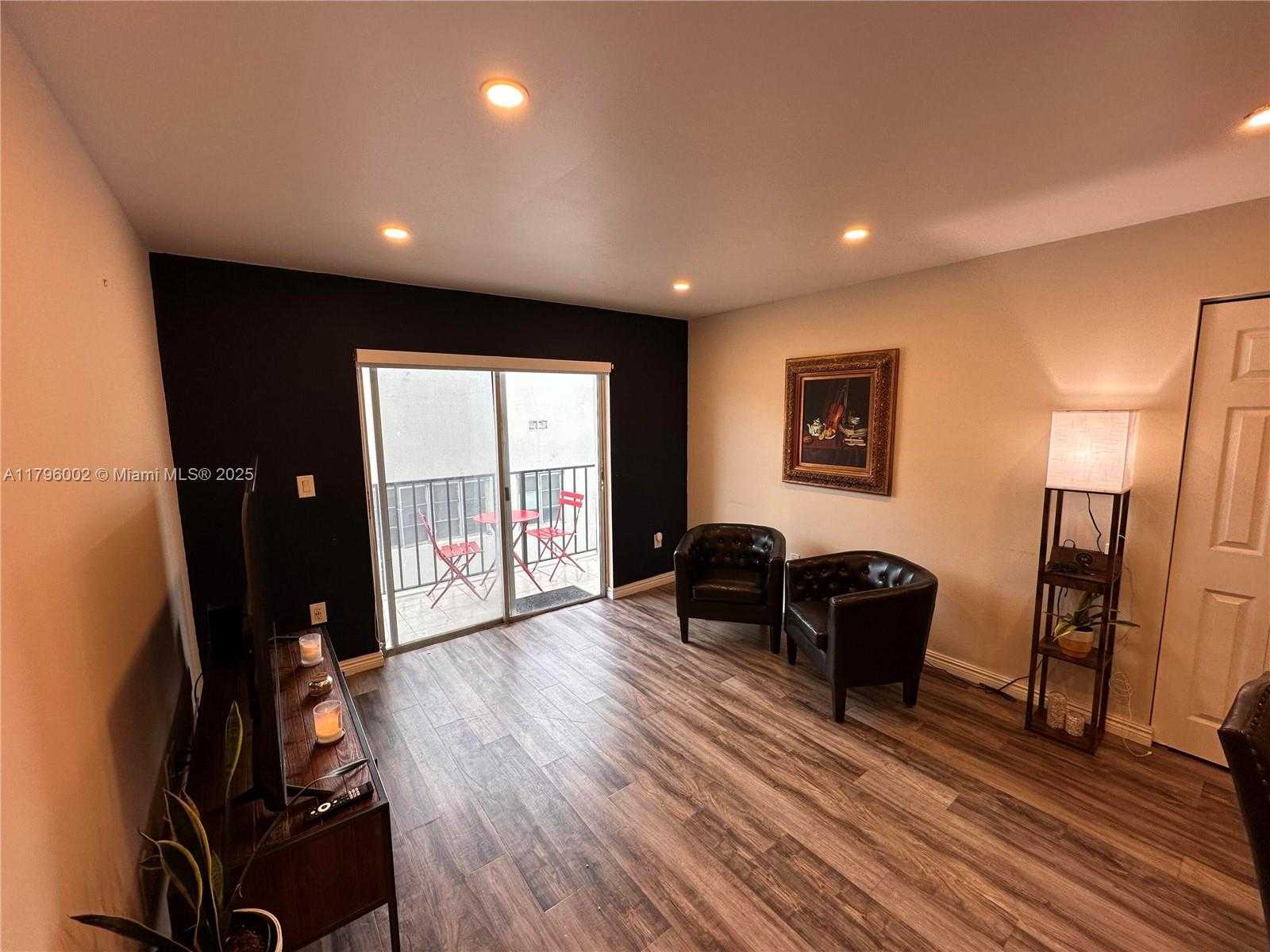 Small Image of 1605 PENNSYLVANIA AVE #303, Miami Beach Number 4